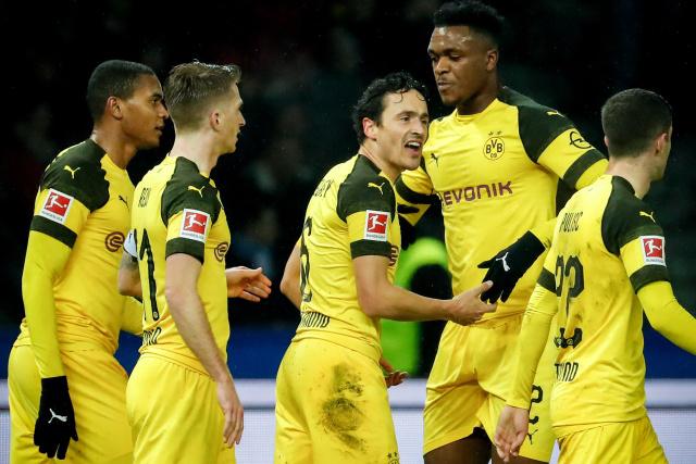 哈登关键三分快船险胜灰熊 76人力克骑士